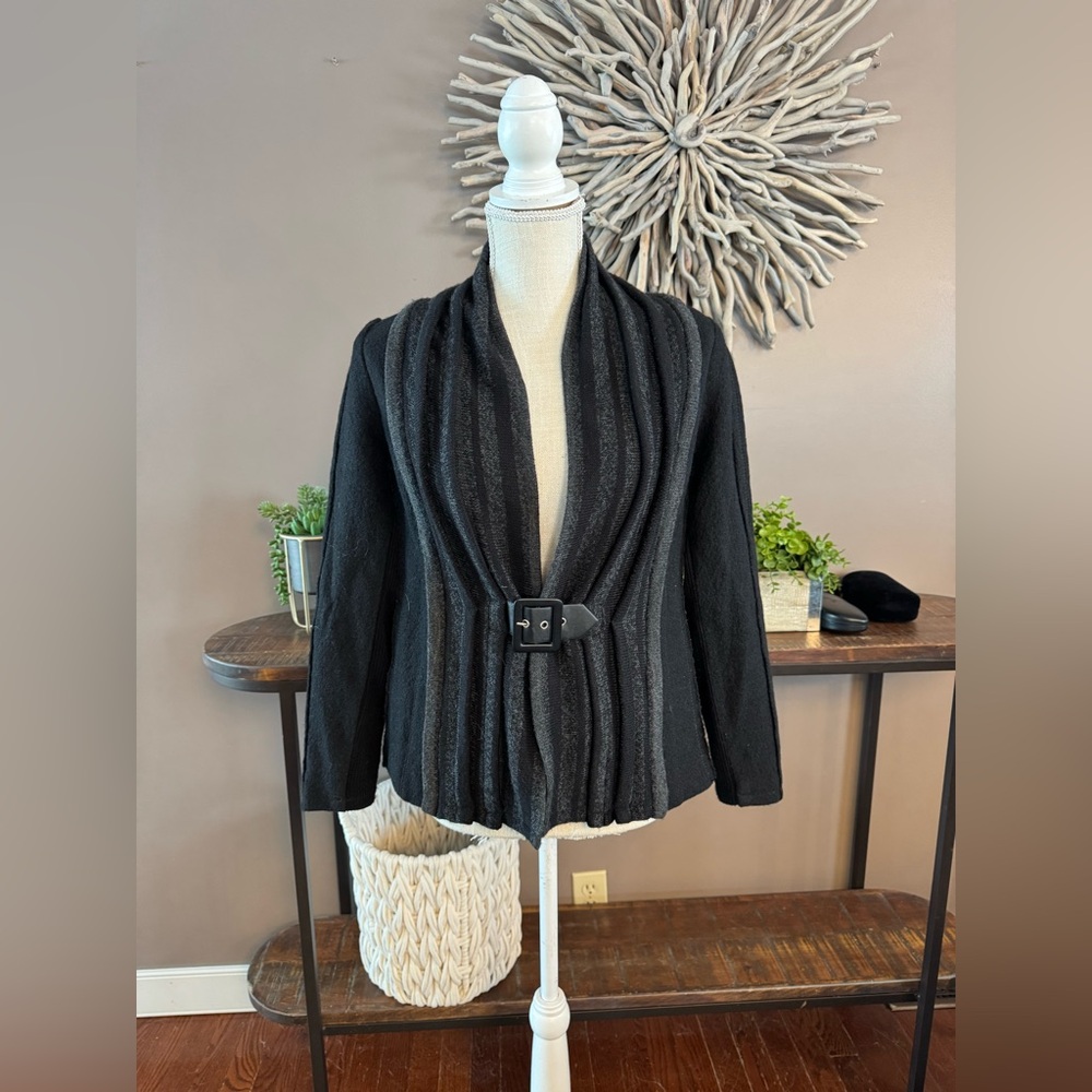 VEX wool sweater cardigan with buckle